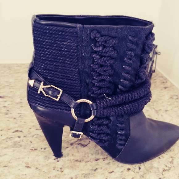Beautiful Ivy Kirzhner Booties - Picture 3 of 4